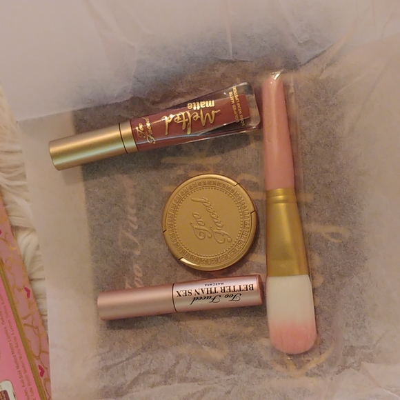 💝FIRM! NWT TOO FACED ONE HOT MAMA BOX SET (DISCONTINUED) - Picture 10 of 14